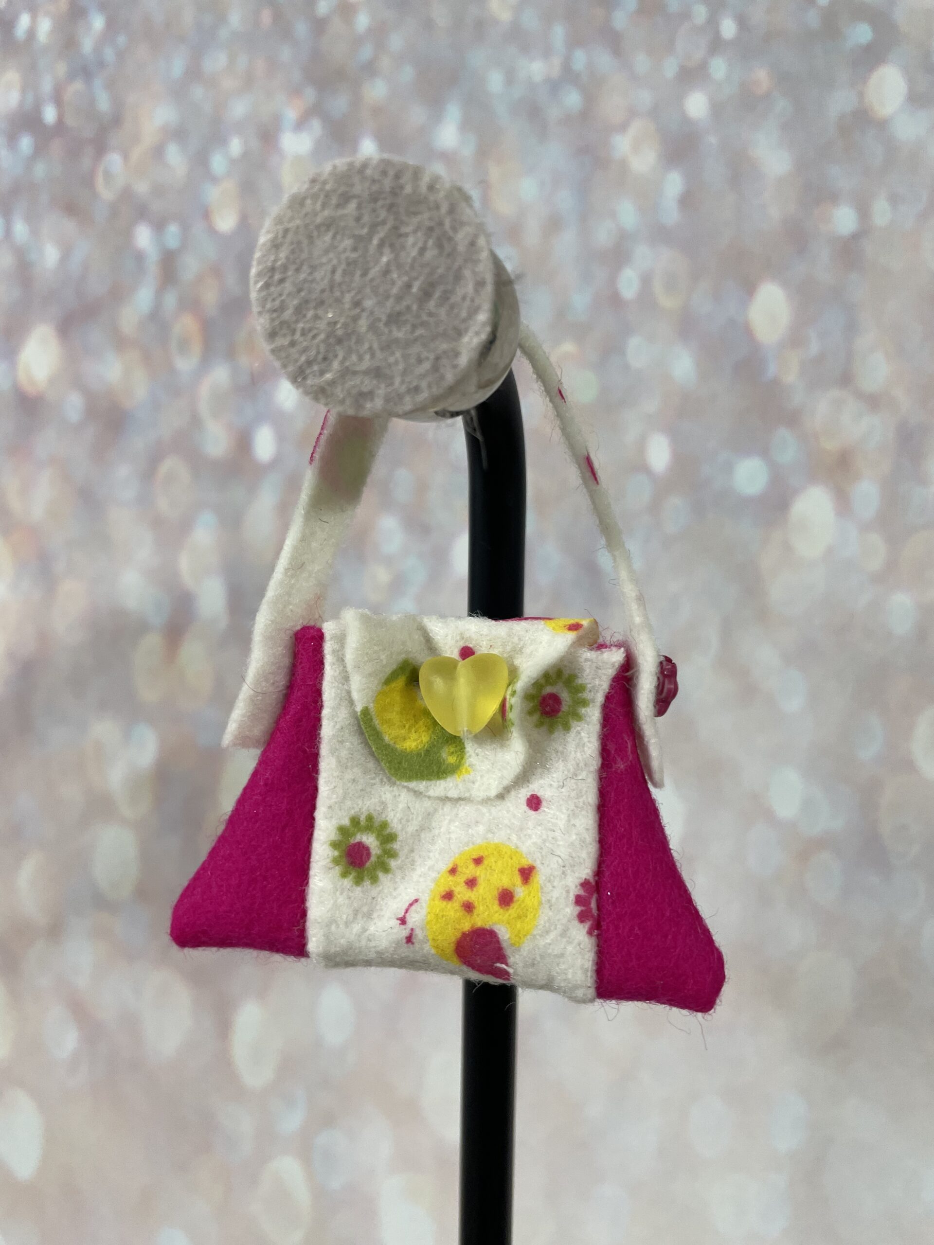 Tasje vilt vogelprint met geel hart fuchsia Tasje vilt vogelprint met geel hart fuchsia