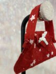 Tasje vilt rood met cadootje, zijkant
